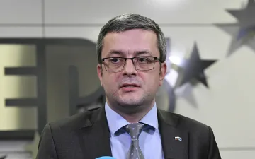 Сензационен съюз! Думите на Биков и Нинова в парламента