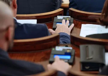 Парламентът обсъжда съдбата на КПКОНПИ. Задава се нов сблъсък