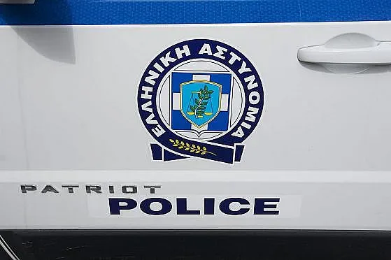 Какво става в Солун? Роми чупят витрини, полицията пуска газ ВИДЕО