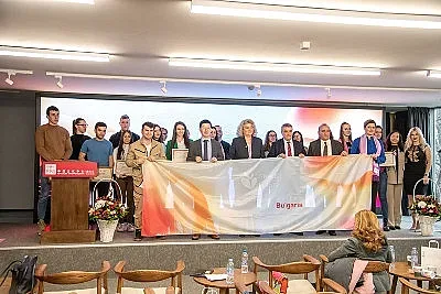 Huawei отличи български студенти по програмата Seeds for the Future