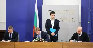 Комисия разпитва Лена, Петков и Василев за Джемкорп