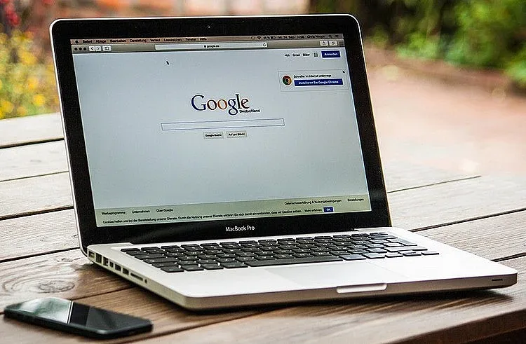 Пазарът на персонални компютри в САЩ се сви с 12%