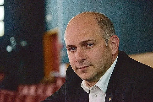 Народният театър пред развръзка. Изборът на директора му