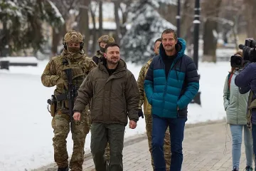 Беър Грилс се появи в Украйна. Какво ще яде