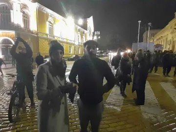 Лена излезе на фронта! До кого застана