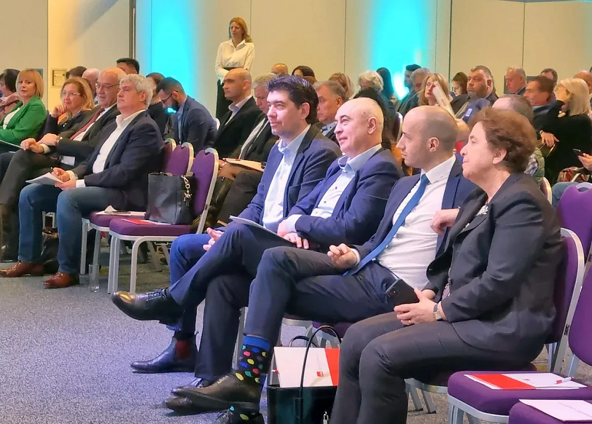 Иван Таков каза как ще паднат сметките за парно