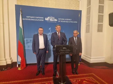 ДПС остри към прокуратурата. Какво става със златните паспорти?