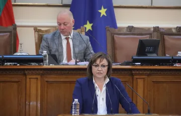 Депутатите се счепкаха за бюджета, Нинова пое инициативата
