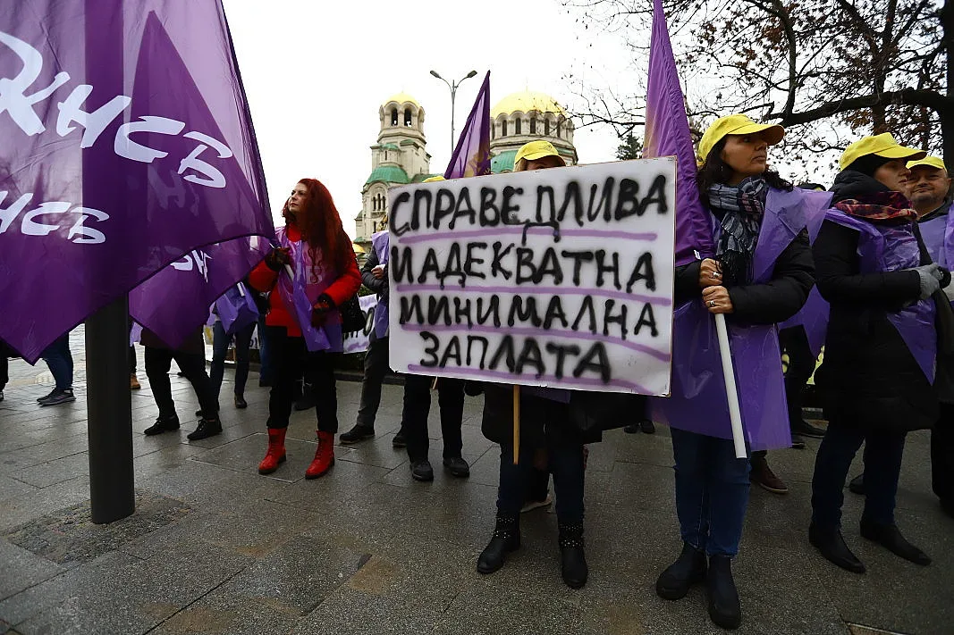 КНСБ сюрпризира депутатите с обсада, поиска 850 лв. минимална заплата