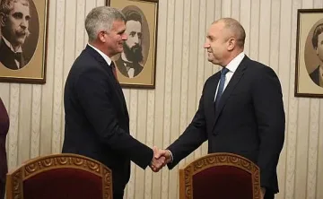 Стефан Янев премиер? Радев го пита за изхода от кризата