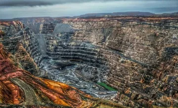 Голямата битка в света! Кой прибира редките метали?