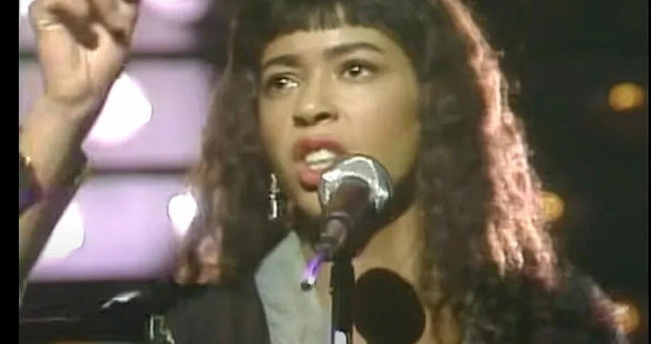 Тъжно! Отиде си култовата изпълнителка на "Флашденс"