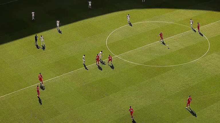 Първи червен картон! Изгониха вратаря! Обрат в последната минута!