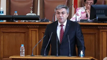 Искри в парламента, Карадайъ попари ПП
