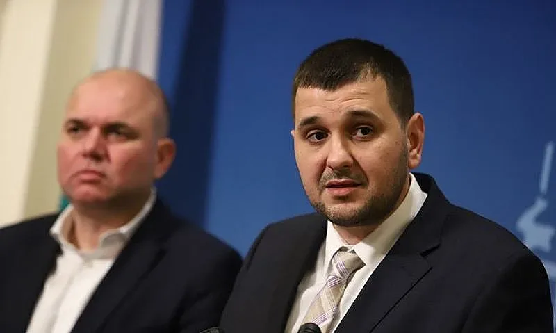 Депутат от ДБ скандализира с обида към Радев, ядоса водещия на бТВ