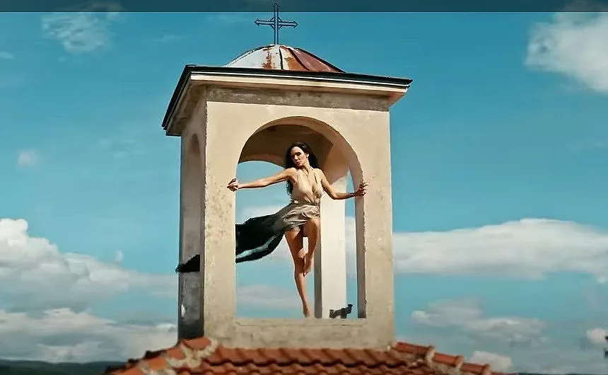 Рут Колева 2! Чалгаджии се гаврят с църква