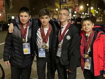 Гордост! Наши деца обраха златните медали на състезание в Йейл