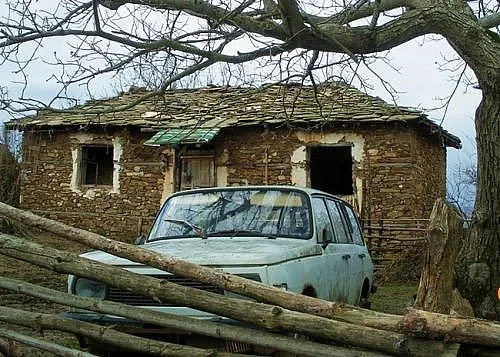 20 години труд за къща и след това „Сбогом, село“