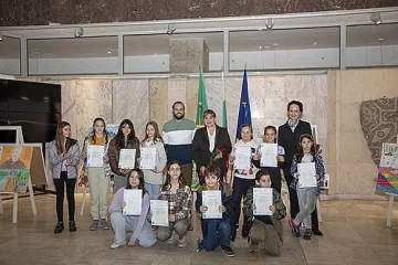 Изложба „Славейкови слънца“ изгря във фоайето на Община Стара Загора