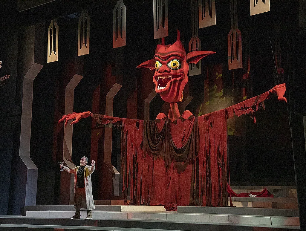 Стара Загора посрещна с бурни аплодисменти Фестивала на оперното и балетното изкуство