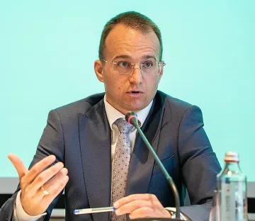 Симеон Славчев: Чрез промените в Изборния кодекс депутати взривяват демокрацията в България