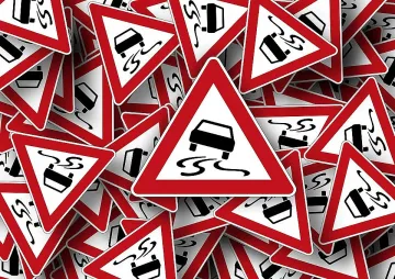 Въвеждат 11 нови пътни знака