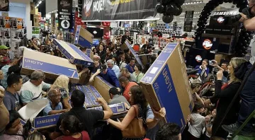 Защо наричат "Черен петък" деня за лудо пазаруване