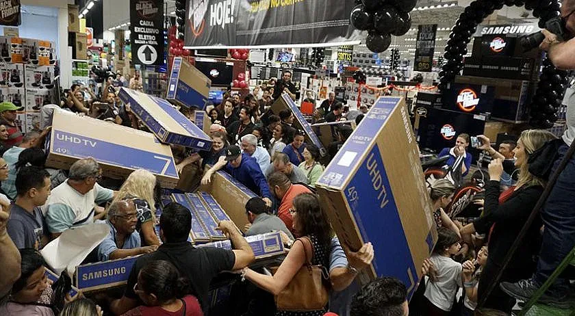 Защо наричат "Черен петък" деня за лудо пазаруване