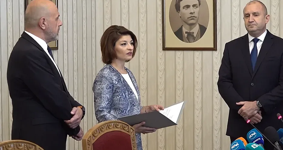 Атанасова хвърли бомбата! С кого се помири