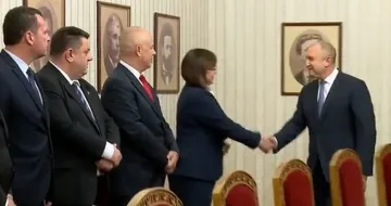 Горещи думи между Радев и Нинова! Какво обявиха