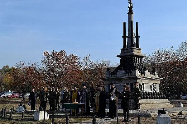 С военен ритуал-панихида в Казанлък и Карлово бе почетена паметта на загиналите за България воини