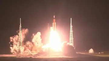 Изстреляха най-мощната ракета в света към Луната (ВИДЕО)