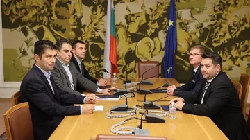 Какво се разбраха ПП и "Възраждане" на среща от 10 минути