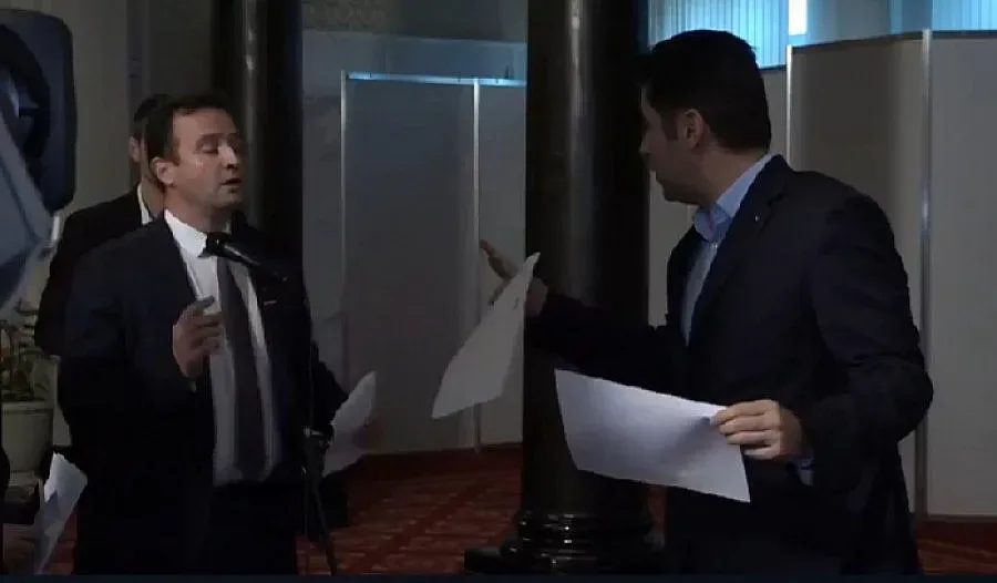 Екшън в парламента! Питат Петков за ТЕЦ и батерии, той бутна микрофона