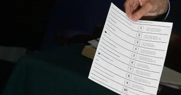 Хартиената бюлетина пришпори кабинета