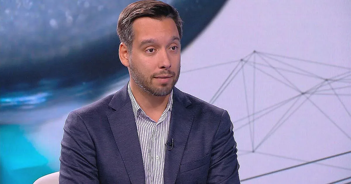 Голям инат! Издигат Бонев за трети път, социолог попари мерака му