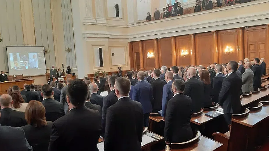 Комунизъм! Ето новите заплати на депутатите
