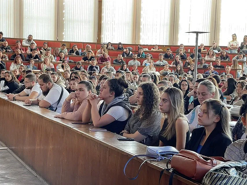 Какво се крие зад провокацията към УХТ?