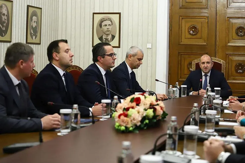 Костадинов готов със състав на кабинет