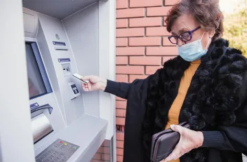 Кой ще плати сметката за вдигането на пенсиите?