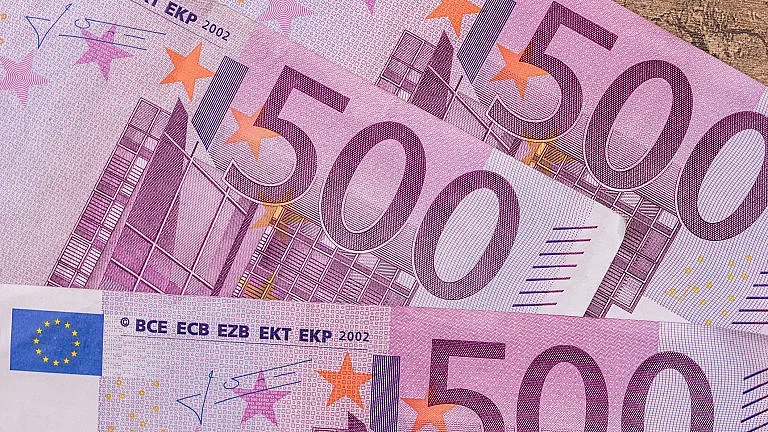 Идва огромен цирк с еврото у нас! Ето как плашат хората