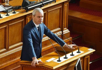 Костадинов поряза здраво македонците, захапа ги за езика
