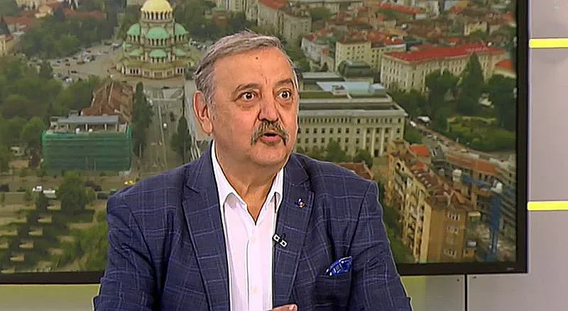 Кантарджиев настръхна! Нов вирус носи пневмонии и усложнения