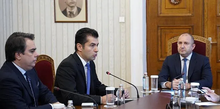 Кирил и Асен с неочакван подарък за Борисов. Какво му обещаха?