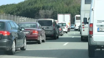 Слагат ограничения по пътищата заради високите температури