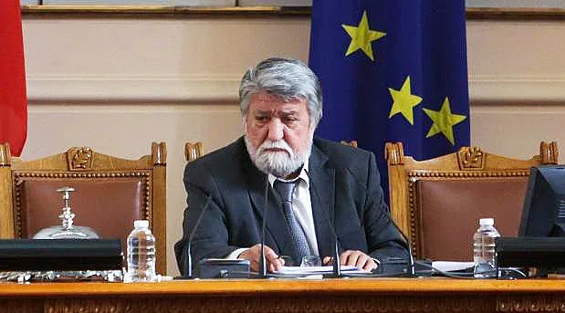 Защо Вежди Рашидов е винаги в играта