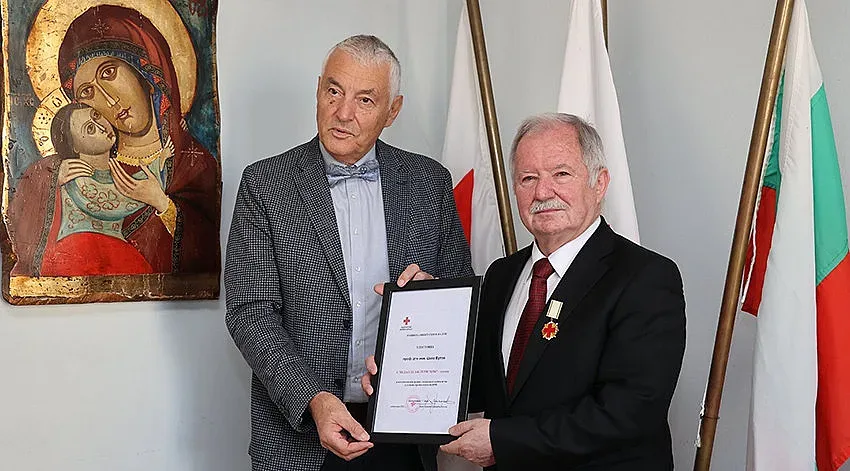 БЧК удостои със златен медал един от най-големите си дарители - проф. дтн. инж. Цоло Вутов