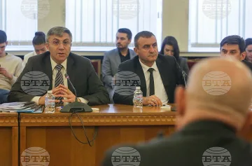 Гешев на среща с ДПС. Нормалността започва с диалога, каза Карадайъ