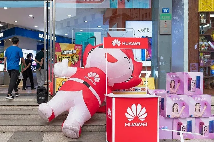 Huawei продължава да губи приходи през 2022 г., но спадът не е твърде голям