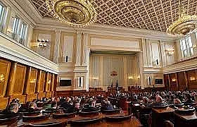 Скандалът продължава! Комисии в парламента остават без шефове